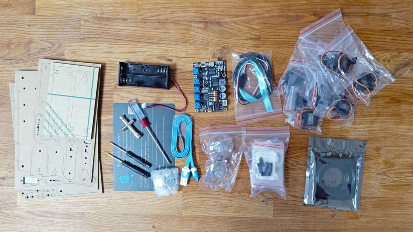 Elektrischer Roboterarm von Adeept.