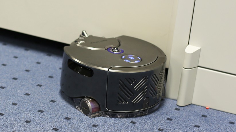 Der Verzicht auf seitliche Bürsten macht sich bei der Kantenreinigung bemerkbar.
