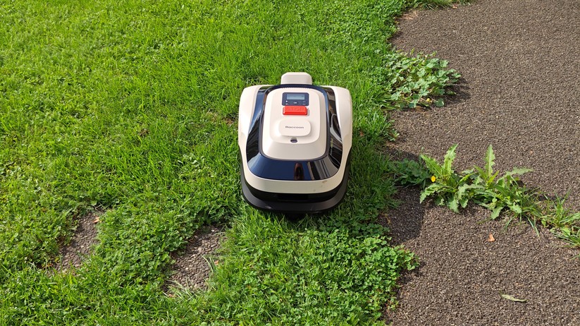 Roboup Raccoon 2 SE: Günstiger Mähroboter ohne Begrenzungskabel für Gärten mit festen Grenzen