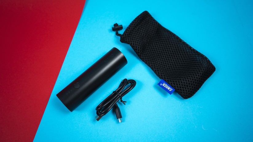 Anker Powercore 5000 mit Micro-USB-Kabel und Tasche