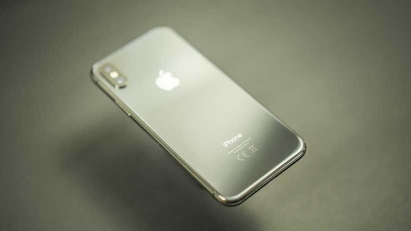 Sowohl die Vorder- als auch Rückseite des iPhone X ist aus Glas gemacht.