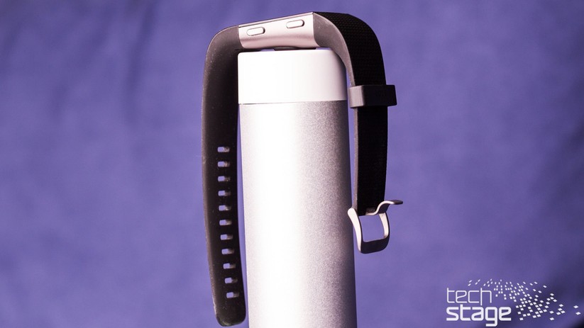 Die Trapez-Form der FitBit Surge fällt überhaupt nicht mehr auf, wenn man die Uhr am Handgelenk trägt.