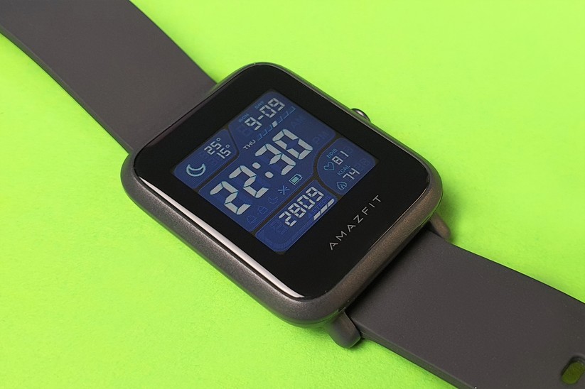 Huami Amazfit Bip S: Das Display mit gerade mal 64 Farben weckt Erinnerungen an frühere Casio-Uhren.