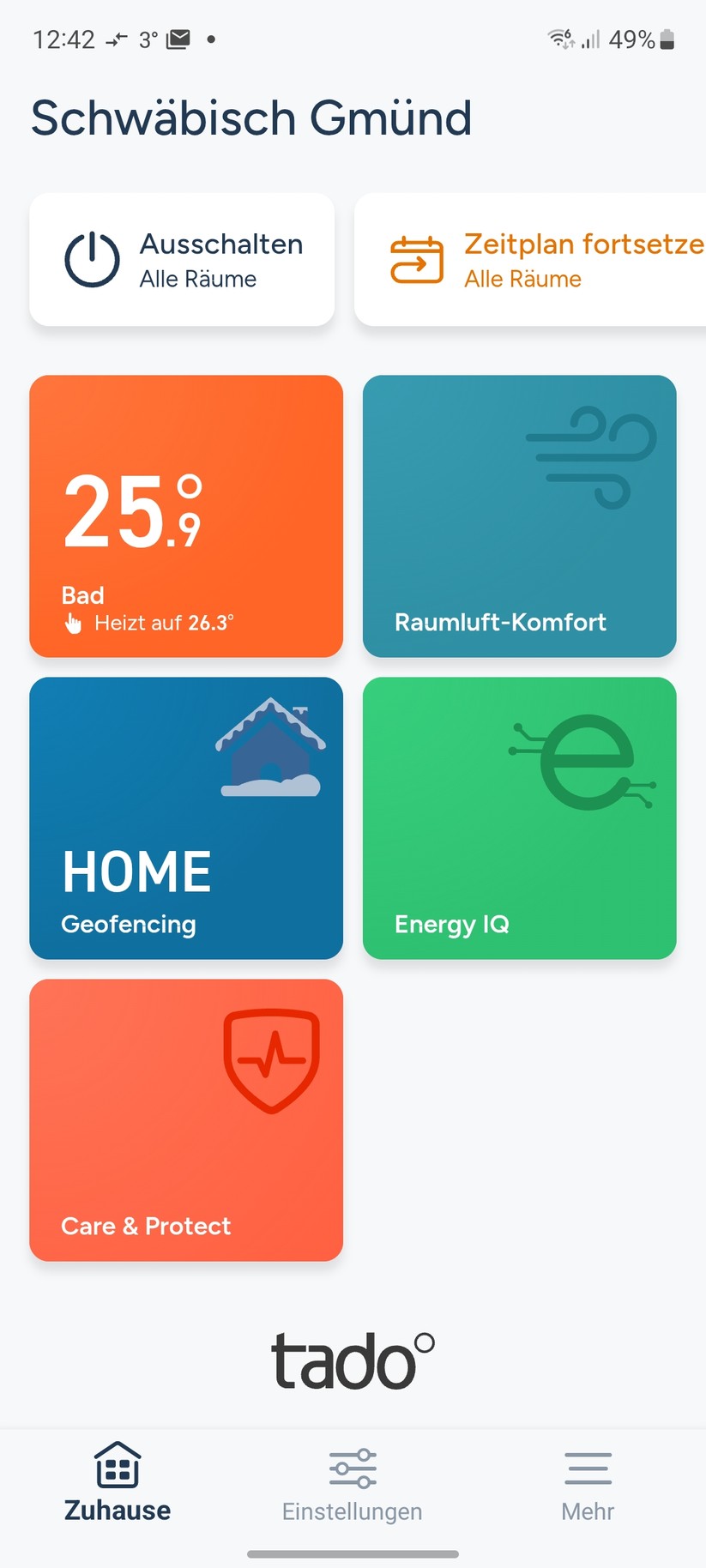 Die Tado-App sieht nicht nur schön aus, sondern bietet auch Verlaufsgrafiken für Temperatur und Heizperiode. Außerdem lässt sie sich einfach bedienen. Heizpläne sind im Handumdrehen erstellt.