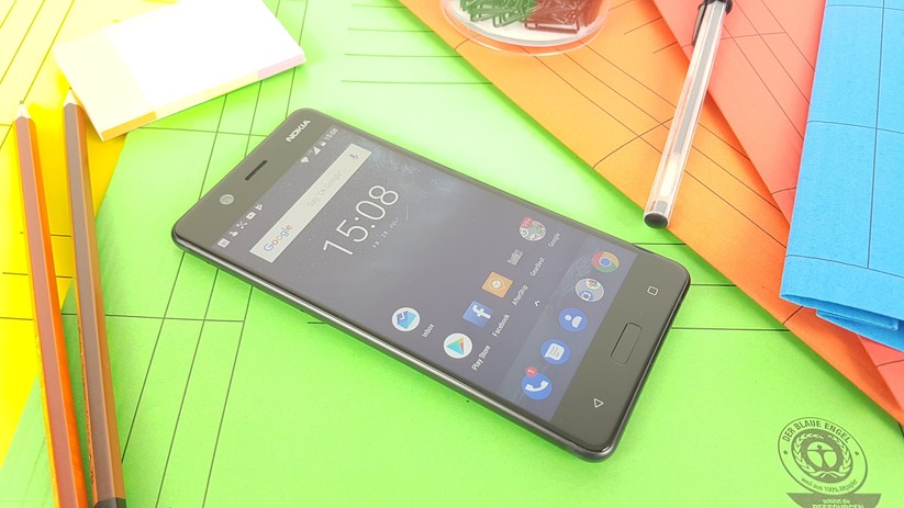 Auf einer Diagonale von 5,2 Zoll genügt die Auflösung von 1280 x 720 Pixel für eine scharfe Darstellung von Inhalten.