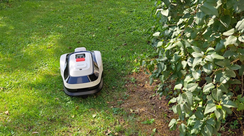 Roboup Raccoon 2 SE: Günstiger Mähroboter ohne Begrenzungskabel für Gärten mit festen Grenzen