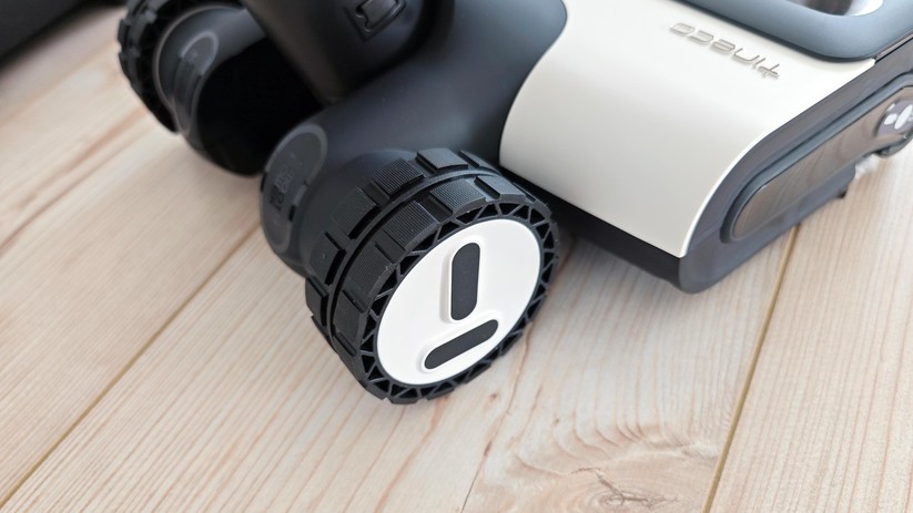 Die Räder des Tineco Floor One Switch S7 sind beim Vor- und Zurückziehen motorisch angetrieben |
