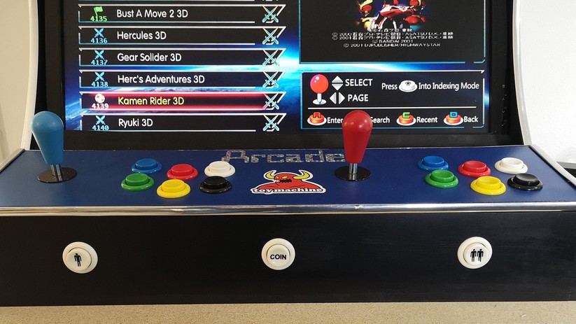 Arcade-Automaten im Retro-Look: Ausreichend Platz für zwei Spieler. 
