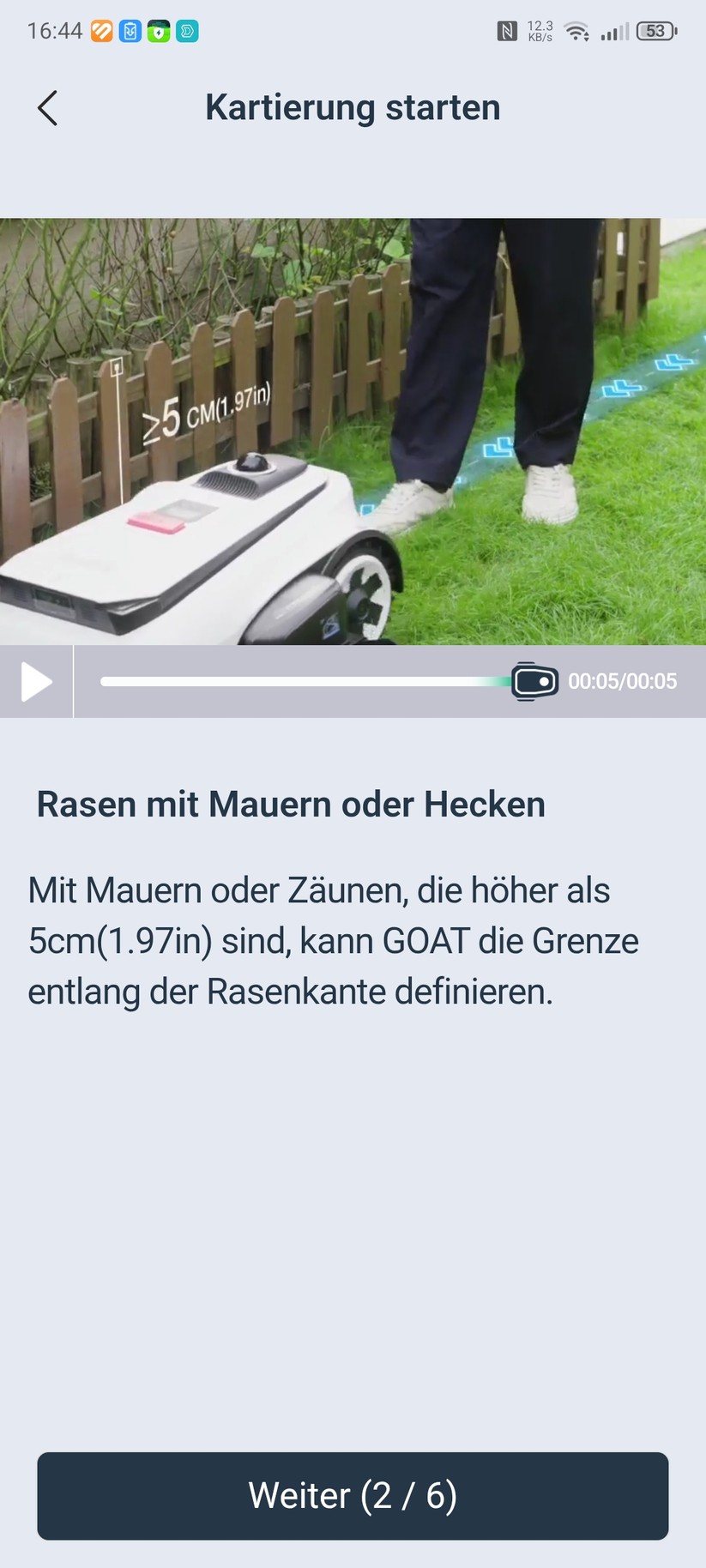 Der Ecovacs Goat A3000 LiDAR bietet eine automatische Kartierung, die allerdings nur funktioniert, wenn die Rasenfläche klar abgegrenzt ist. In unserem Test-Garten mit offenen Übergängen kartieren wir manuell. Die Methode liefert in jedem Fall die präziseren Ergebnisse.