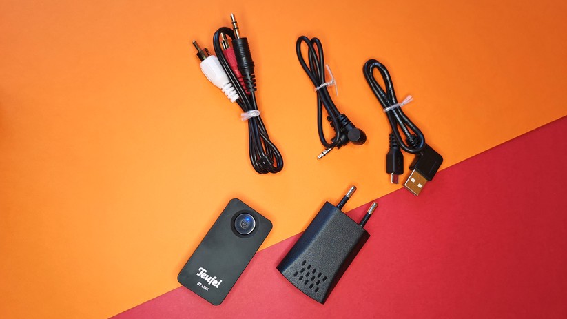 Sogar ein USB-Netzteil gehört zum Lieferumfang.