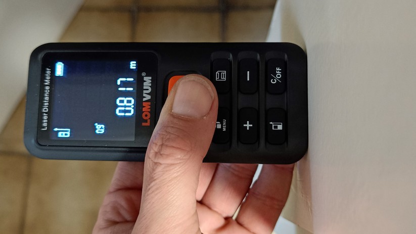 Entfernungsmesser einen sich für Distanzen zwischen einigen Zentimetern bis über hundert Meter.