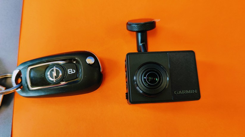 Garmin Dash Cam 67W