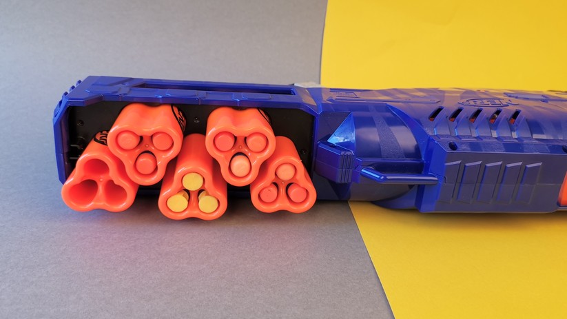 Die Trilogy DS-15 nutzt Patronen, die drei Pfeile auf einmal verschießen. 