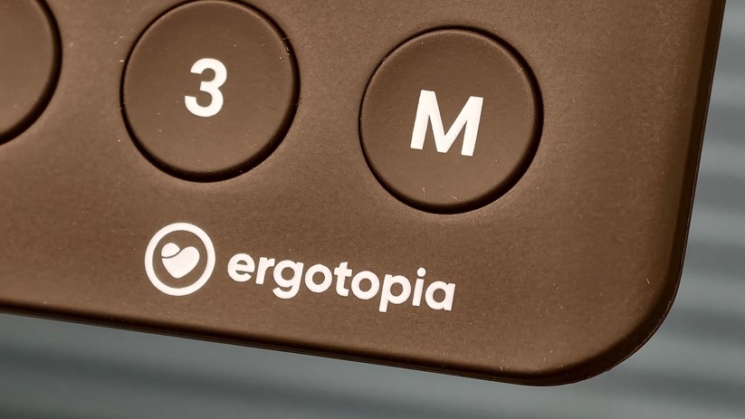 Ergotopia Desktopia Pro X