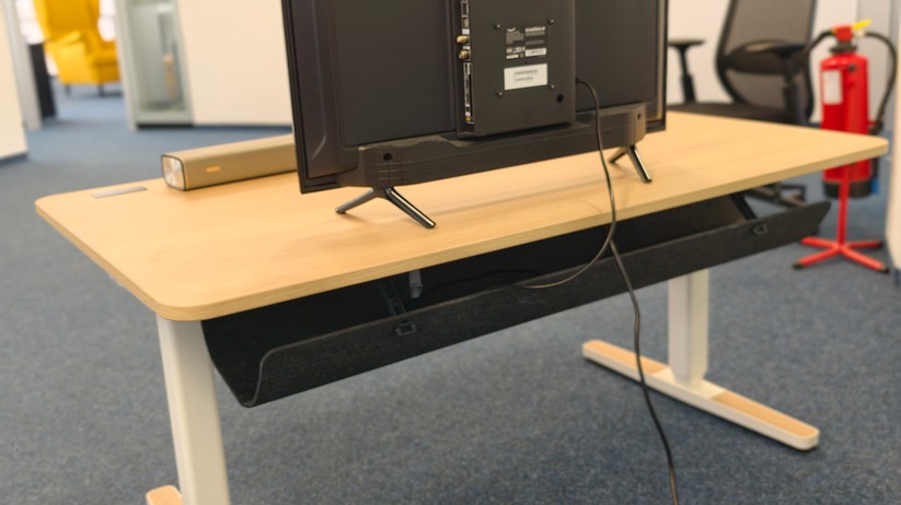 Yaasa Desk Pro
