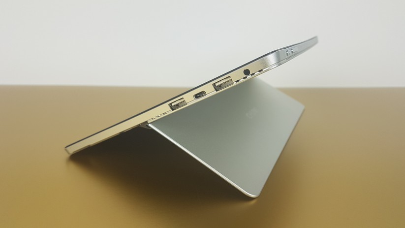 Der Kickstand ist stufenlos verstellbar.