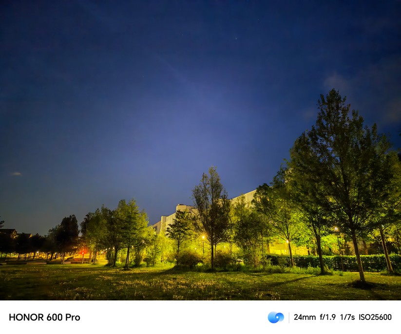  Hauptkamera bei Nacht 
