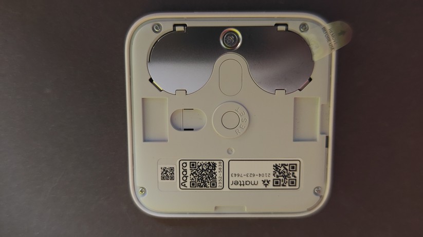 Mit dem Aqara Climate Sensor W100 kann man das Thermostat W500 steuern. Auch ist die Koppelung eines externen Temperatursensors möglich. Und mit den frei programmierbaren Tasten kann man den W100 auch als Schalter verwenden.