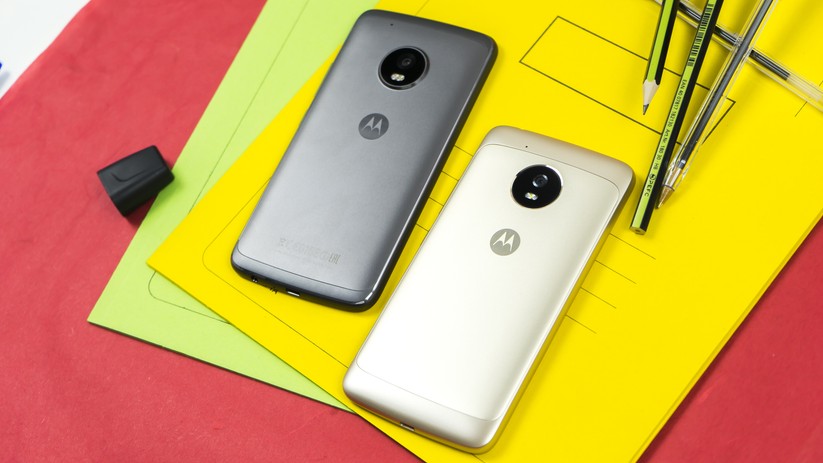 Sowohl das Moto G5 als auch das Moto G5 Plus werden über microUSB aufgeladen.