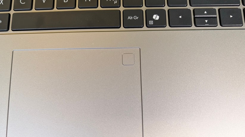 Asus Expert Book PM1 – Bilderstrecke