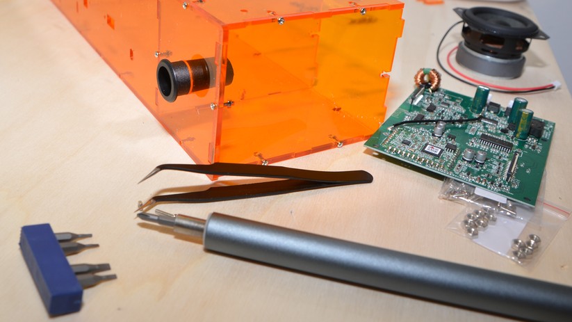 Die meiste Zeit kosten die vielen Schrauben.