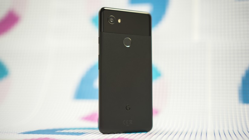 Die Rückseite des Pixel 2 und Pixel 2 XL ist aus Glas und Metall.