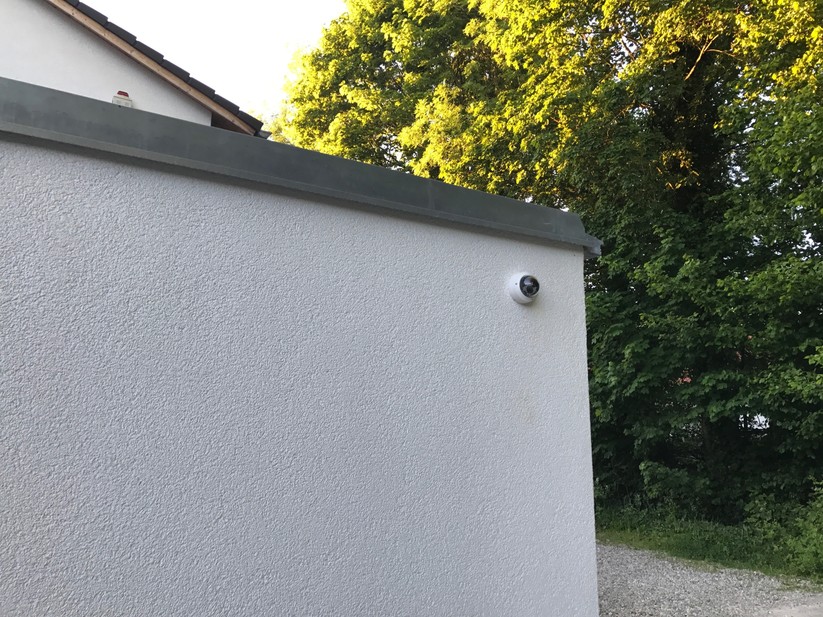Beim eigentlichen Smart Home kann man wenig für Nachrüstung vorbereiten. Was aber immer sinnvoll ist: Netzwerkkabel für die spätere Installation von Kameras & Co. verlegen.