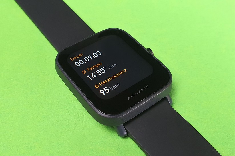 Amazfit Bip U: Das Display ist 1,43 Zoll groß, Helligkeit und Leuchtkraft sind gut.
