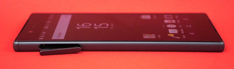 Der Speicher des Sony Xperia Z5 kann mittels microSDXC-Speicherkarte um bis zu 200 GByte erweitert werden.