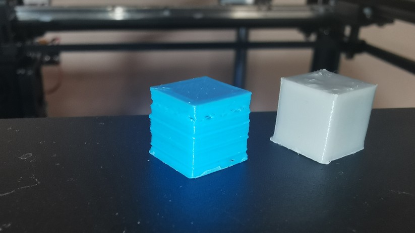 Das Bild zeigt, welchen Einfluss das Filament auf das Druckergebnis hat.