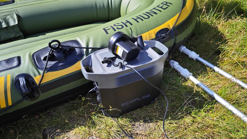 Sehr hilfreiches Trio bei Wasserflugzeugen: Schlauchboot, Powerstation, Pumpe