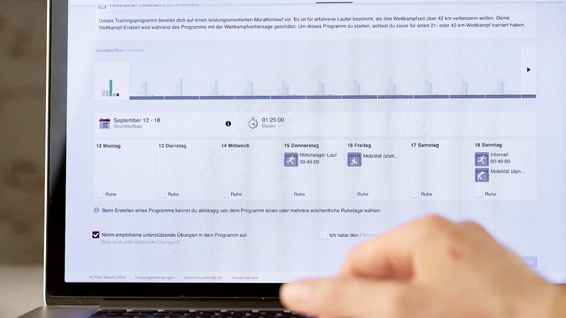 Das Webinterface ermöglicht es unter anderem, ein individualisiertes Marathon-Training anzulegen. Dazu gibt es Videos, die die einzelnen Bauteile des Trainingsplans erläutern.