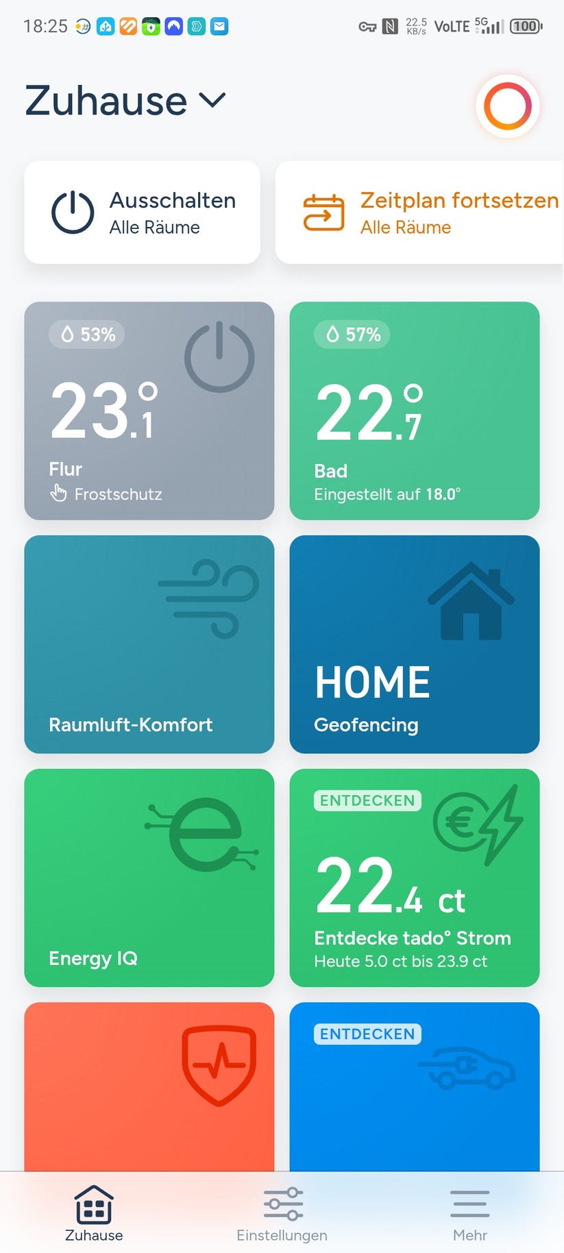 Die Tado-App erleichtert nicht nur die Inbetriebnahme mit zahlreichen Grafiken, sondern bietet auch eine einfache Bedienung, inklusive Erstellung von Heizplänen und liefert zudem detaillierte Informationen zum Heizbetrieb. Der volle Funktionsumfang steht allerdings nur mit einem kostenpflichtigen Abo zur Verfügung. Dafür muss man entweder 4 Euro monatlich oder 30 Euro jährlich bezahlen.