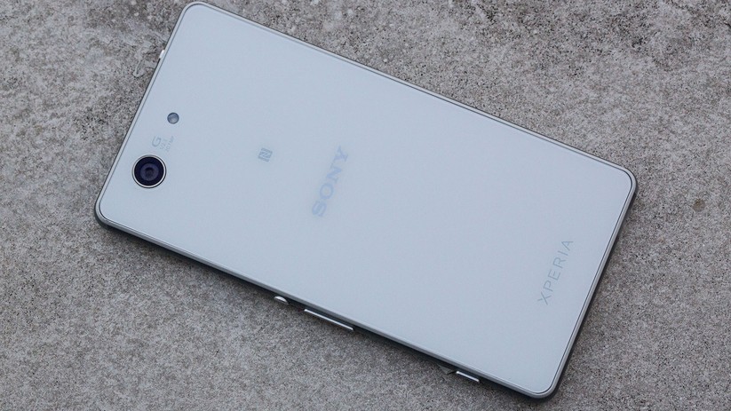 Glasrückseite mit Kamera, Foto-LED und NFC-Antenne.