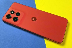  Kompaktes Mittelklasse-Smartphone mit Telelinse