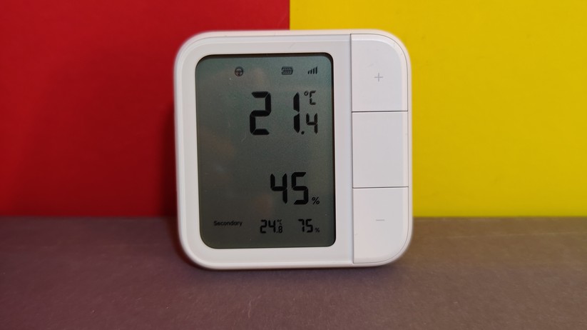 Mit dem Aqara Climate Sensor W100 kann man das Thermostat W500 steuern. Auch ist die Koppelung eines externen Temperatursensors möglich. Und mit den frei programmierbaren Tasten kann man den W100 auch als Schalter verwenden.