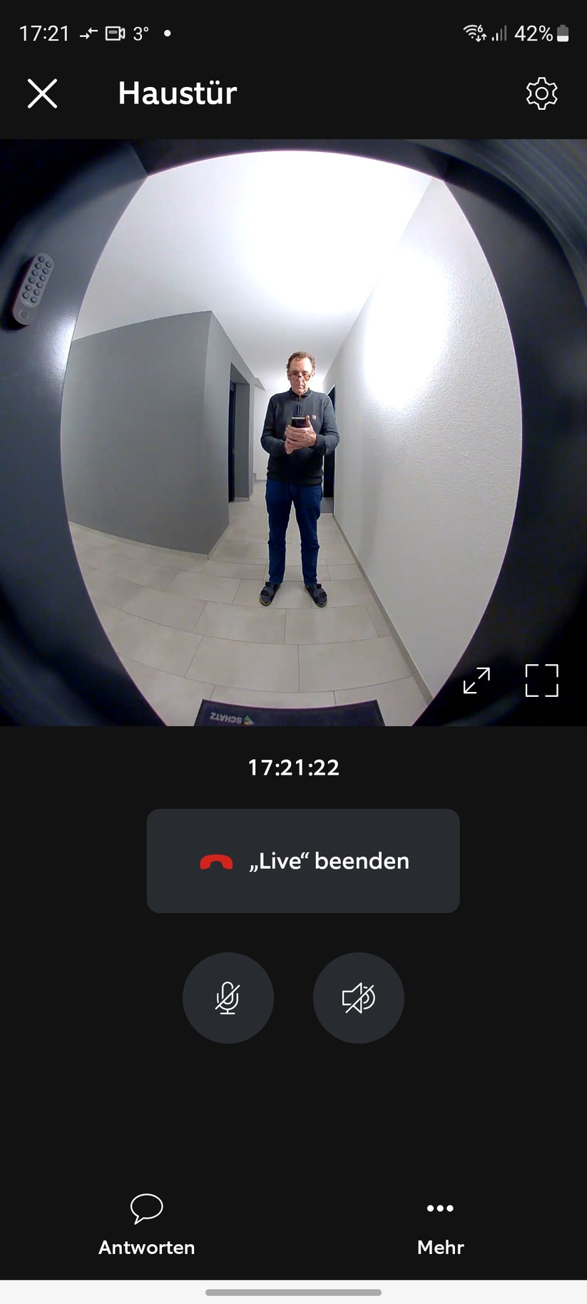 Ring liefert mit der neuen Battery Video Doorbell eine Video-Türklingel, die eine Auflösung von 1440 × 1440 Punkte bietet und mit einem großen Sichtfeld von 150° horizontal und 150° vertikal eine Kopf-bis-Fuß-Ansicht realisiert.