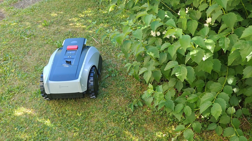 Ecovacs Goat O600 RTK bietet eine Schnittbreite von 19 cm und ist für Rasenflächen bis 600 m². 