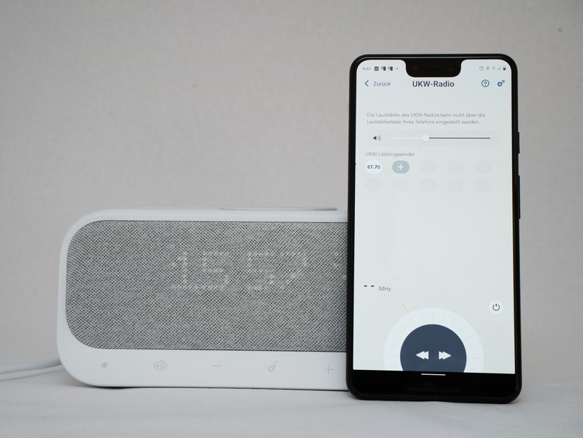 Das Radio plärrt beim Wecken ohne sanften Lautstärkeanstieg sofort mit der eingestellten Lautstärke los. 