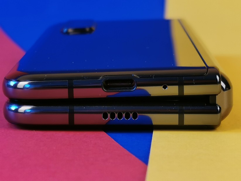 Die Display-Hälften liegen nicht plan aufeinander, Schmutz kann eindringen und den Screen zerkratzen