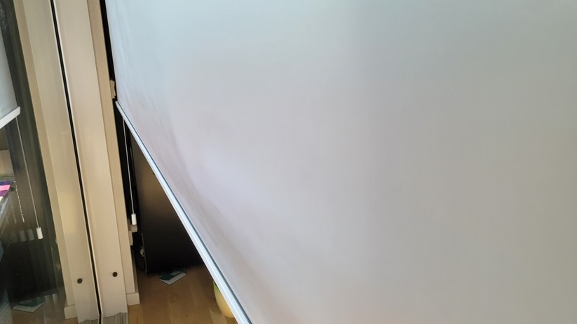 Eve Blinds Collection: Unser Testmodell bietet für eine optimale Dämmung eine reflektierende Rückseite.