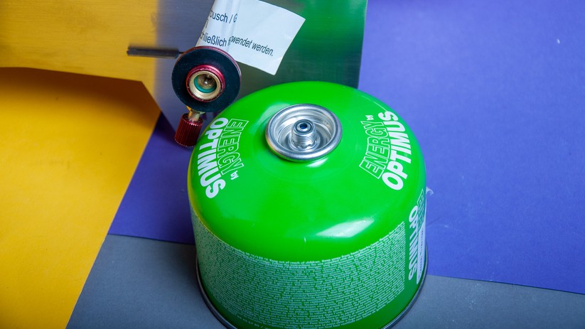 Viele mobile Grills setzen auf solche Gaskartuschen, allerdings unterscheiden sich die Gewinde oft und sind nicht zueinander kompatibel. 