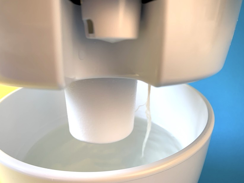 Die Wasserpumpe versorgt die Pflanzen einmal am Tag mit frischem Wasser