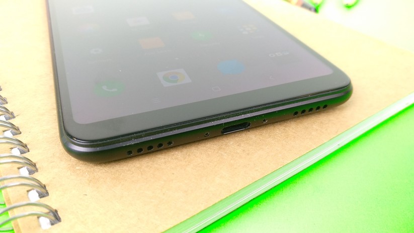 Der USB-Typ-C-Anschluss übeträgt Dateien nach USB-2.0-Standard.