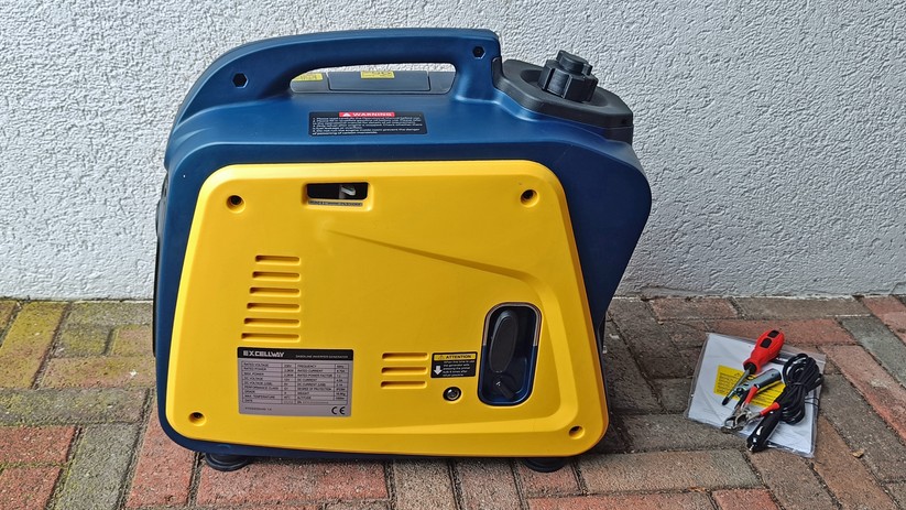 Der Stromgenerator Excellway aus dem Onlineshop Banggood leistet bis zu 2200 Watt.