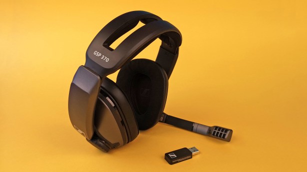 Gaming-Headset benutzen für die latenzfreie Übertragung Kabel, AptX-Codec oder Funkdongel.