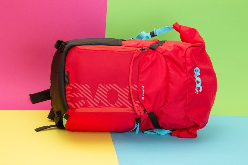 Der Evoc Photop 22l bietet viel Stauraum. 