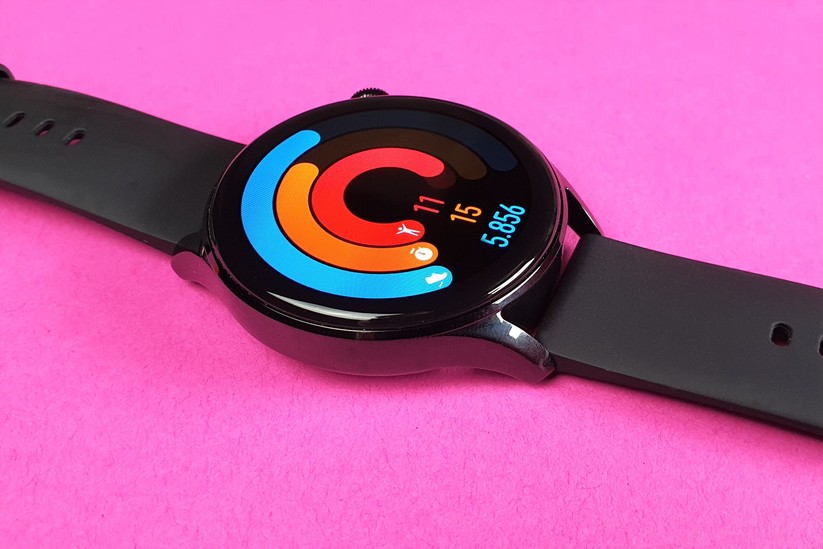 Huawei Watch 3: Die Active-Variante der Huawei Watch 3 hat ein Edelstahlgehäuse und ein schwarzes Kunststoffband.