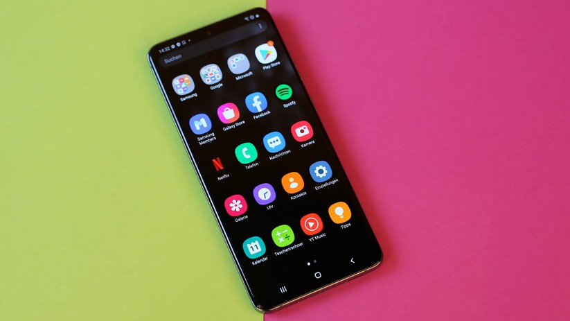 OLED-Bildschirm und eine hohe Pixeldichte von 551 ppi. Das Samsung Galaxy S20 Ultra zeigt, was ein Display aktuell draufhaben kann. 