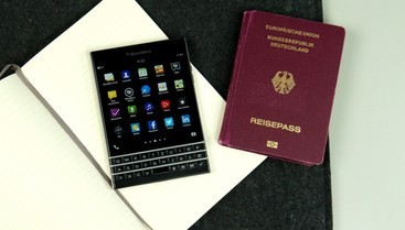 BlackBerry Passport mit quadratischem Display im Test | Heise online bestenlisten BlackBerry Passport mit quadratischem Display im Test | Heise online bestenlisten